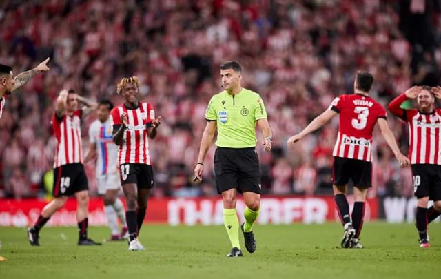 pp电子-Var救场，被控行贿裁判的巴萨一往无前